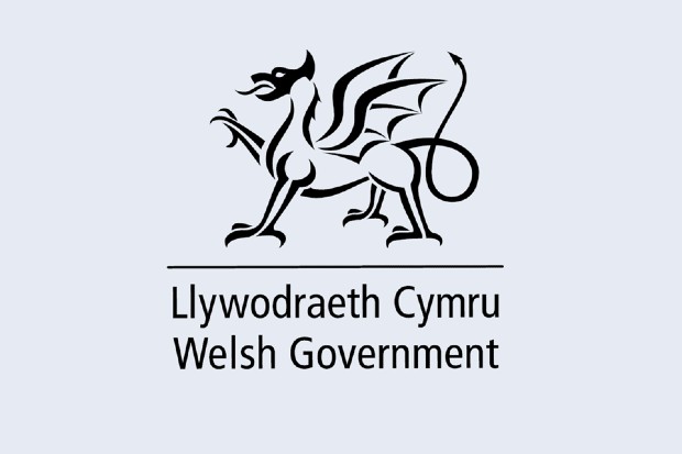 Welsh government logo featuring words welsh government and in welsh with dragon